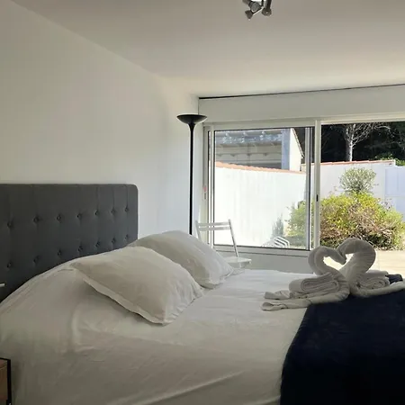 Semesterbostad Renovated 2-min Walk To The