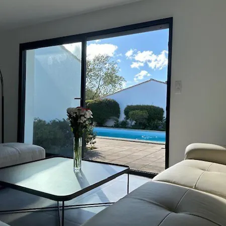 Holiday home Renovated 2-min Walk To The