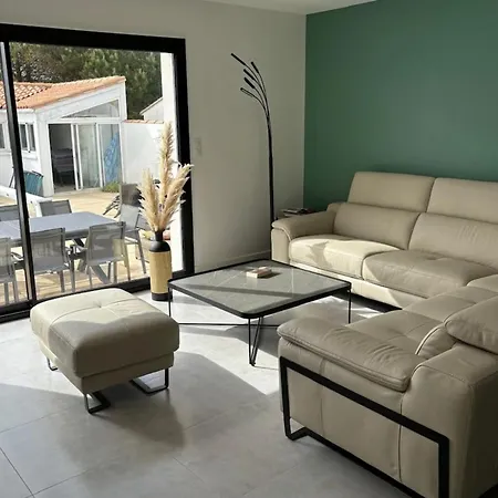 Renovated 2-min Walk To The